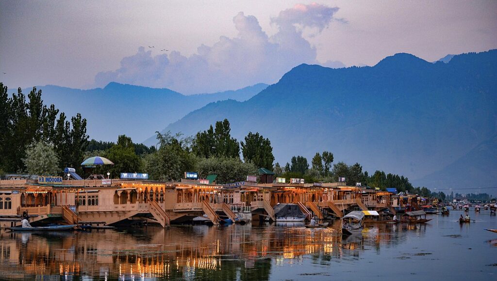 Affordable 5‑Day Kashmir Tour Packages with Meals & Sightseeing